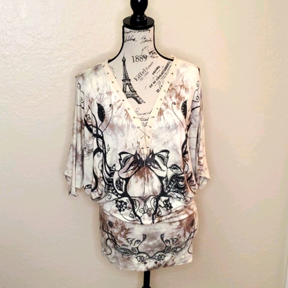Boho dress or shirt with leggings.